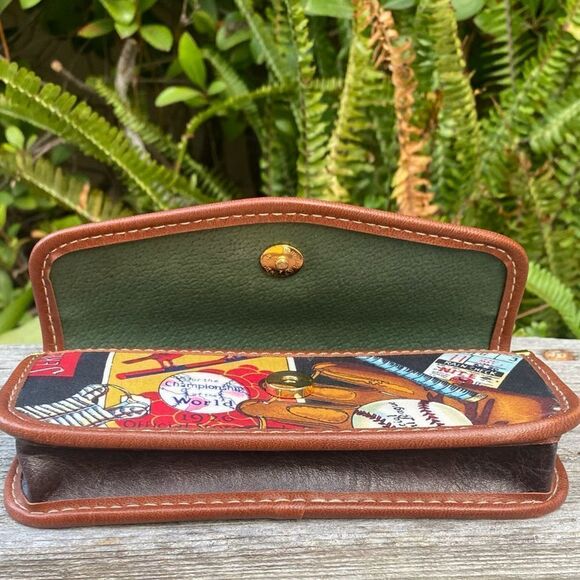 Nicole Miller Novelty Baseball MLB World Series Sunglasses/Glasses Case EUC - Picture 6 of 6